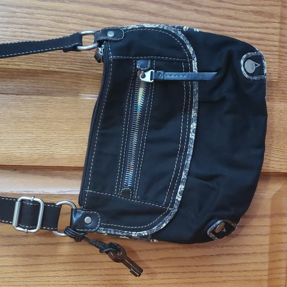 Fossil cross body purse.